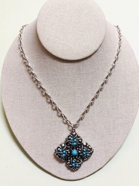 Vintage 1973 Avon Silver Tone & Faux Blue Turquoise Sierra Necklace